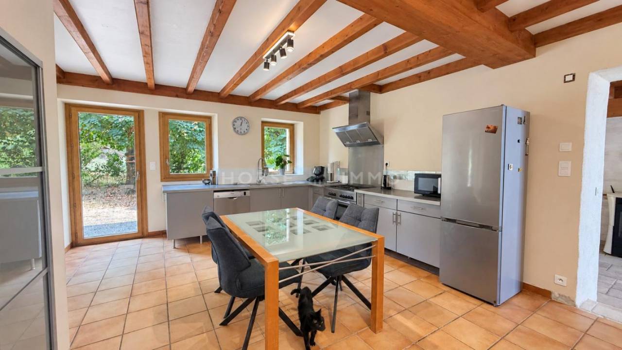 PROPRI&Eacute;T&Eacute; &Eacute;QUESTRE DE CARACT&Egrave;RE, TROIS LOGEMENTS ET CADRE VE