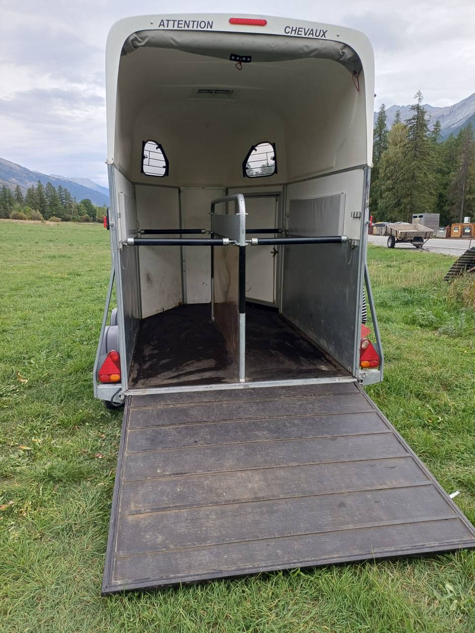Van 2 chevaux Cheval Libert&eacute; 