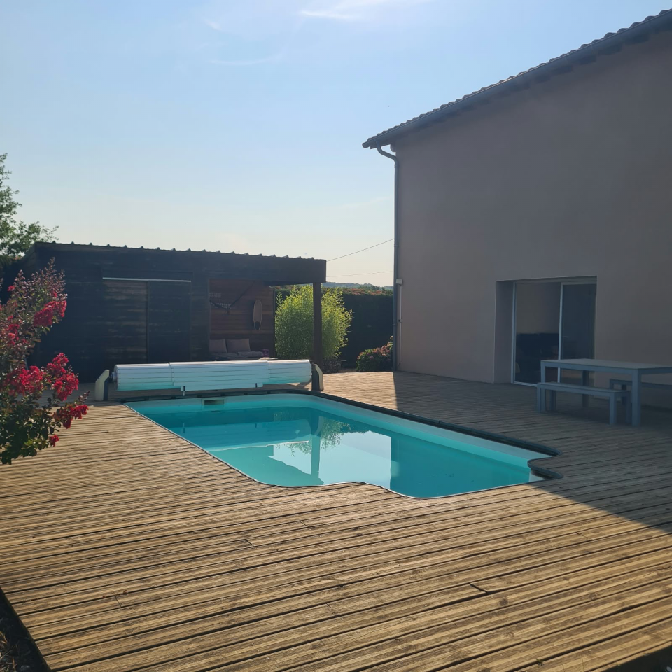 PROPRI&Eacute;T&Eacute; MAISON +PISCINE + PUIT+ 1 HECTARE