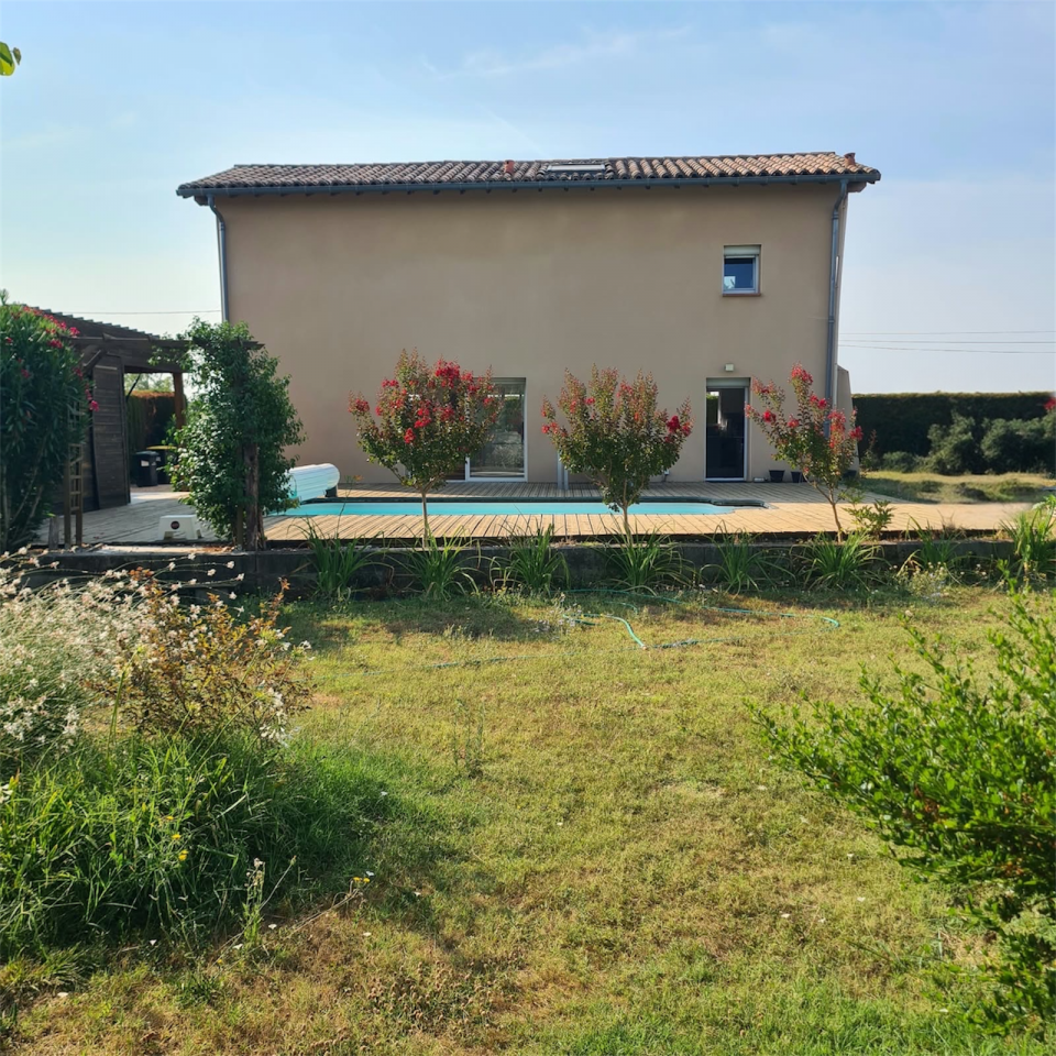PROPRI&Eacute;T&Eacute; MAISON +PISCINE + PUIT+ 1 HECTARE