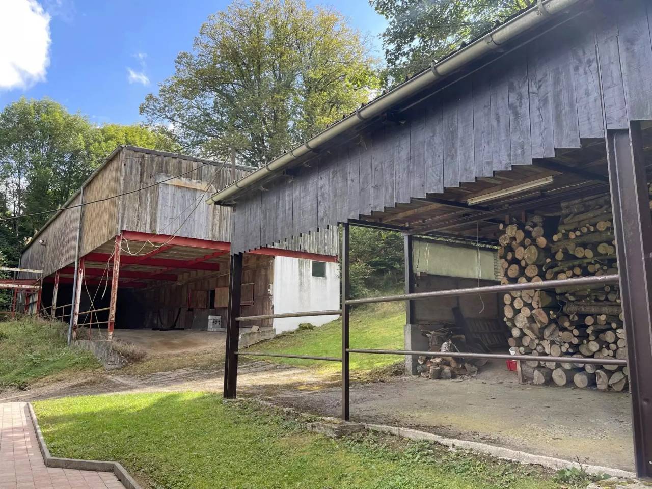 Ancien moulin r&eacute;nov&eacute; sur 5,7 ha &ndash; &eacute;curie 10 boxes &ndash; Mor