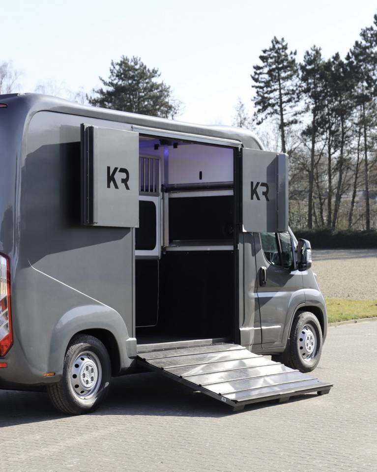 KRISMAR HARAS 3 PEUGEOT