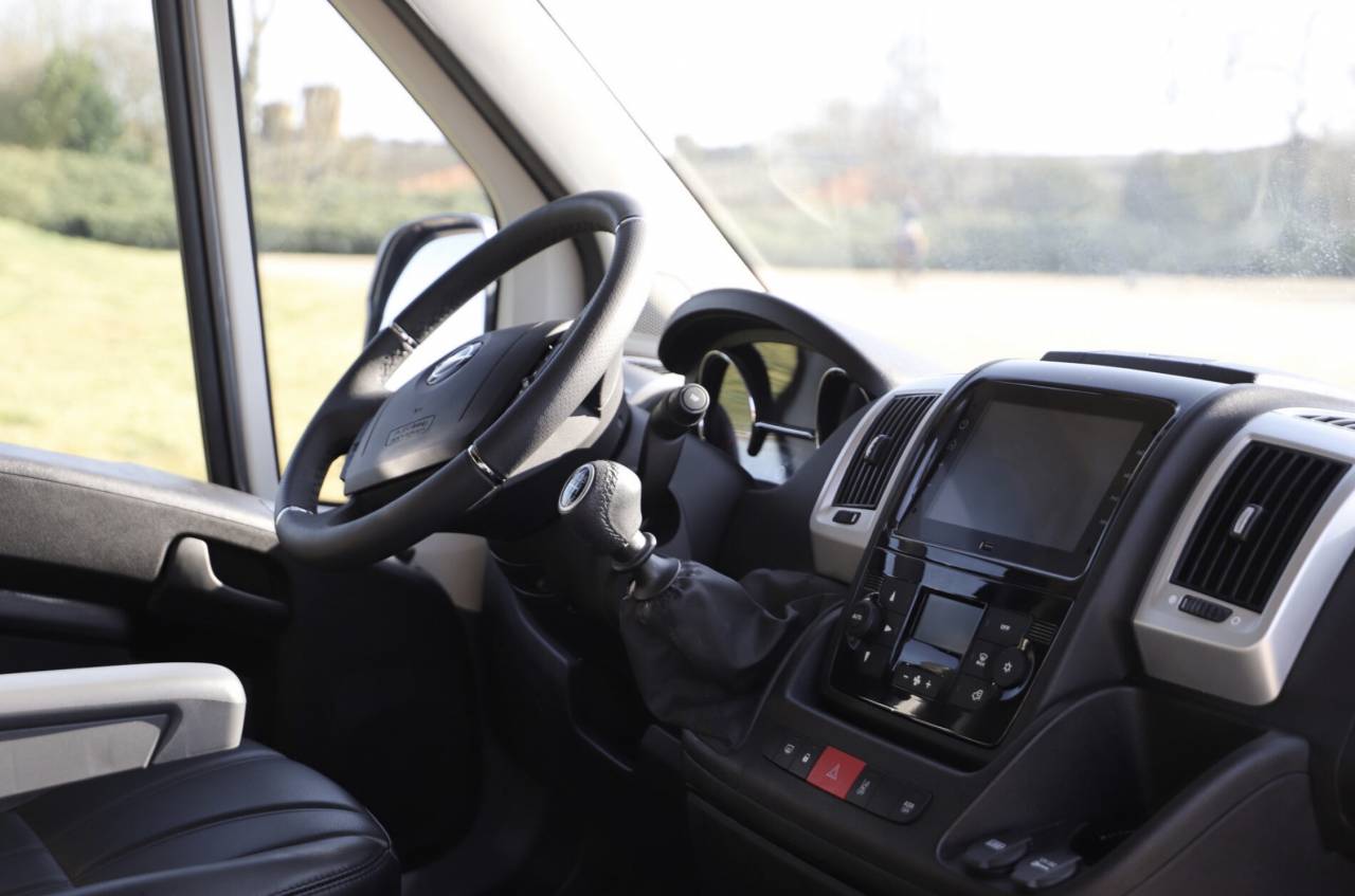 KRISMAR HARAS 3 PEUGEOT