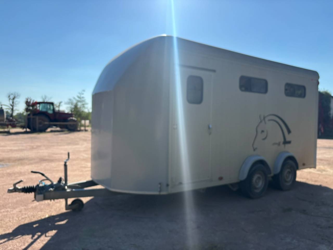 VAN 4 PLACES CHEVAL LIBERTE