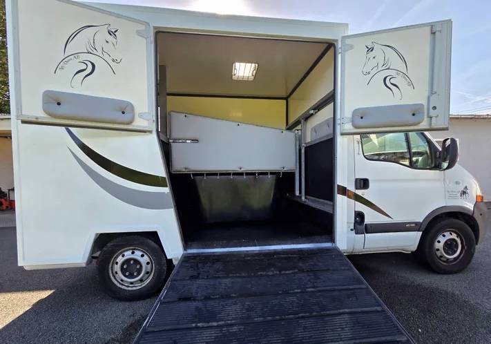 CAMION CHEVAUX RENAULT MASTER