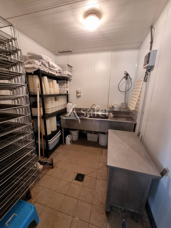 Ouest du Lot, Exploitation fromag&egrave;re en bio 15 ha
