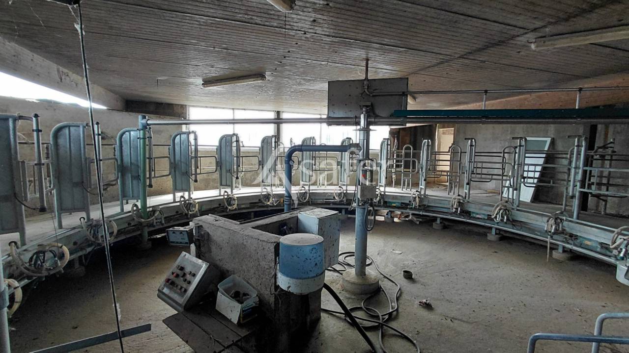 B&acirc;timents d'exploitation sur 15 ha
