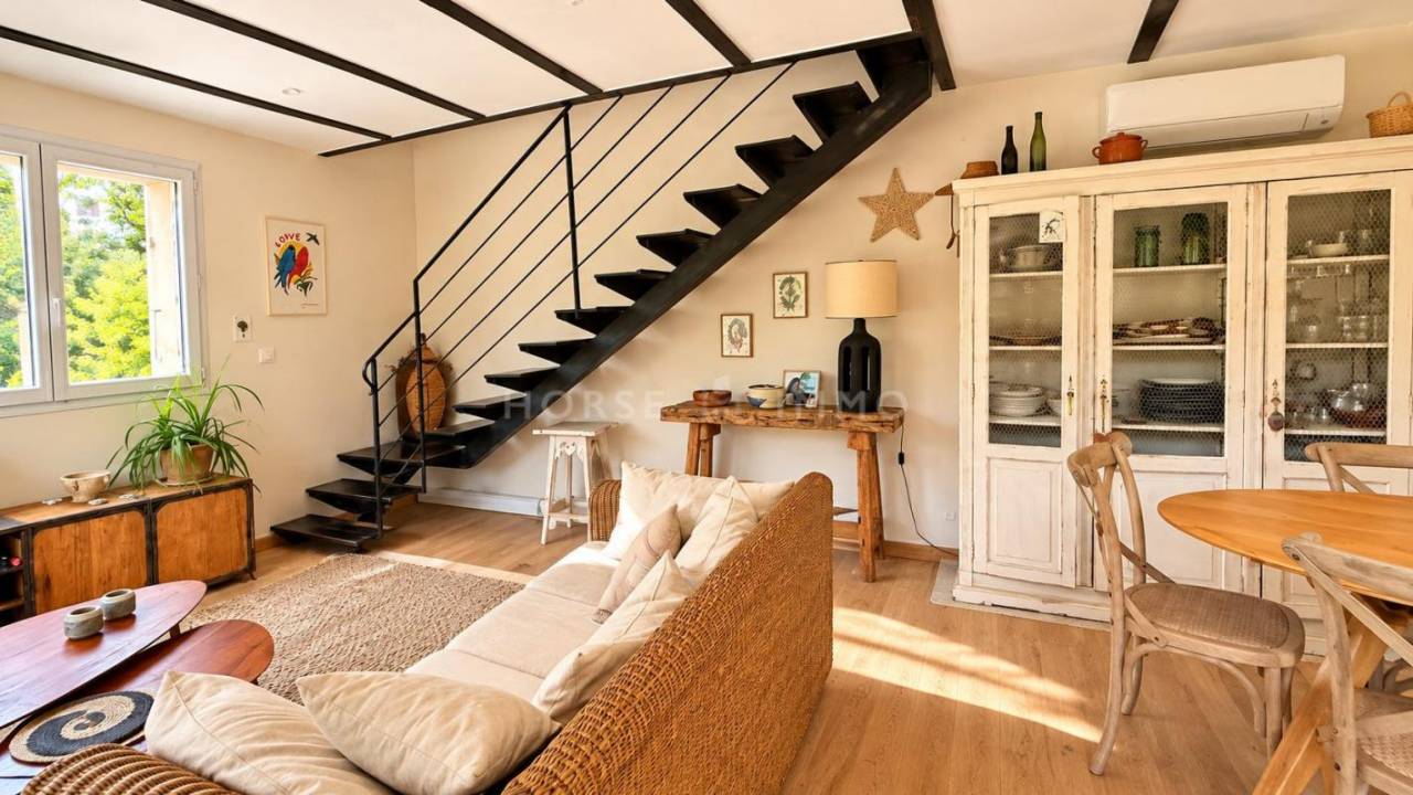 Luberon - DOMAINE &Eacute;QUESTRE SUR 12 HECTARES