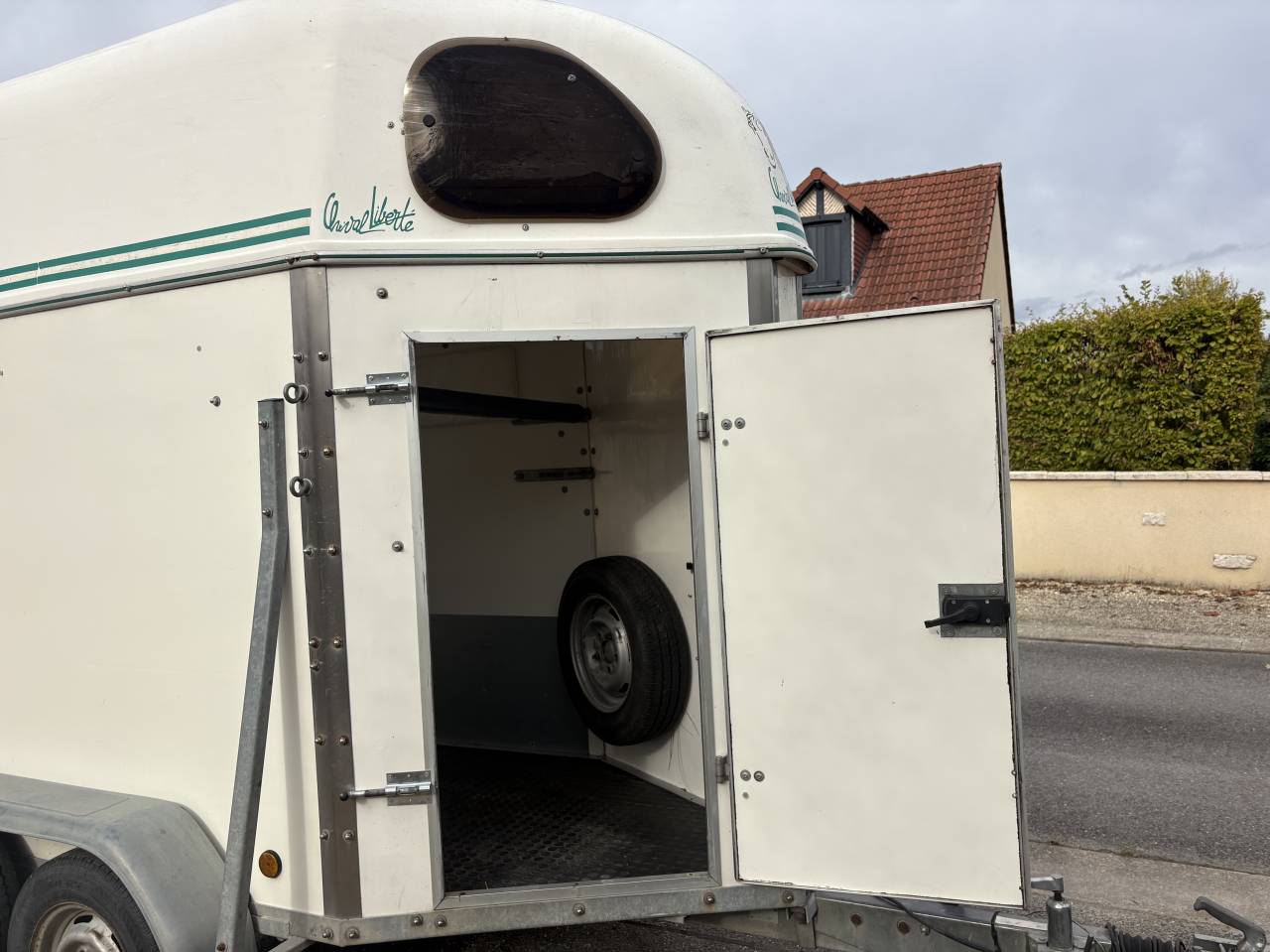 A VENDRE VAN CHEVAL LIBERTE 1,5 PLACES - 2002