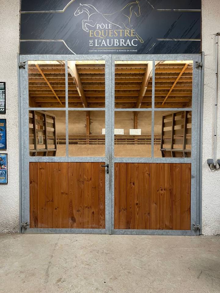 Ensemble de 6 &agrave; 12 boxes &agrave; louer. 