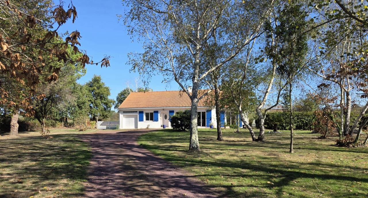 Maison et prairie de 3 ha (Saint Michel Chef Chef)