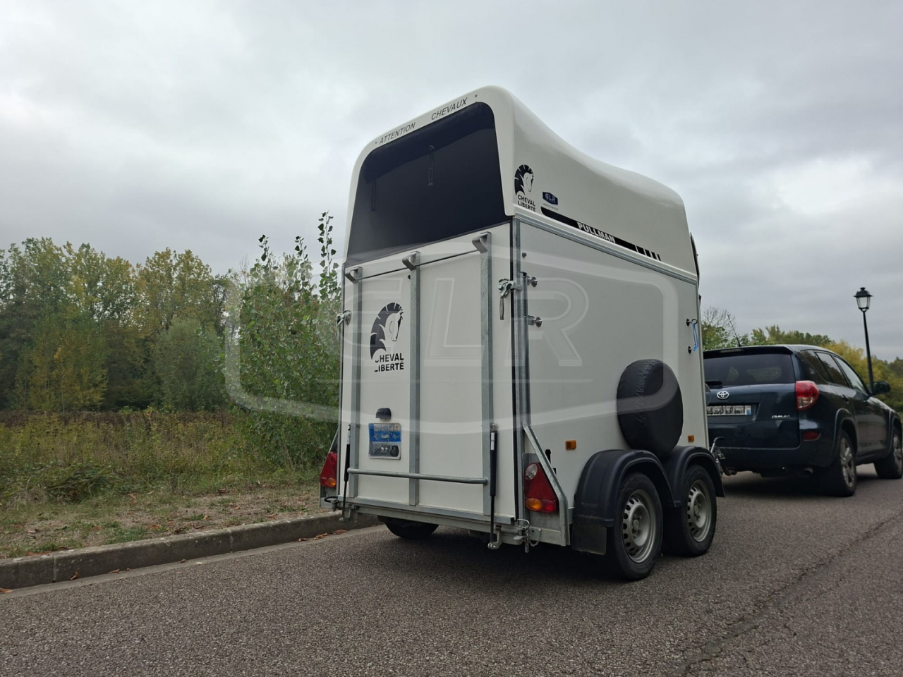 VAN OCCASION &ndash; CHEVAL LIBERTE &ndash; GOLD ONE WHITE LINE &ndash; 1.5 PLACES - BLANC - 2020
