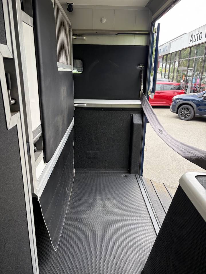 RENAULT MASTER III HORSEBOX STX
