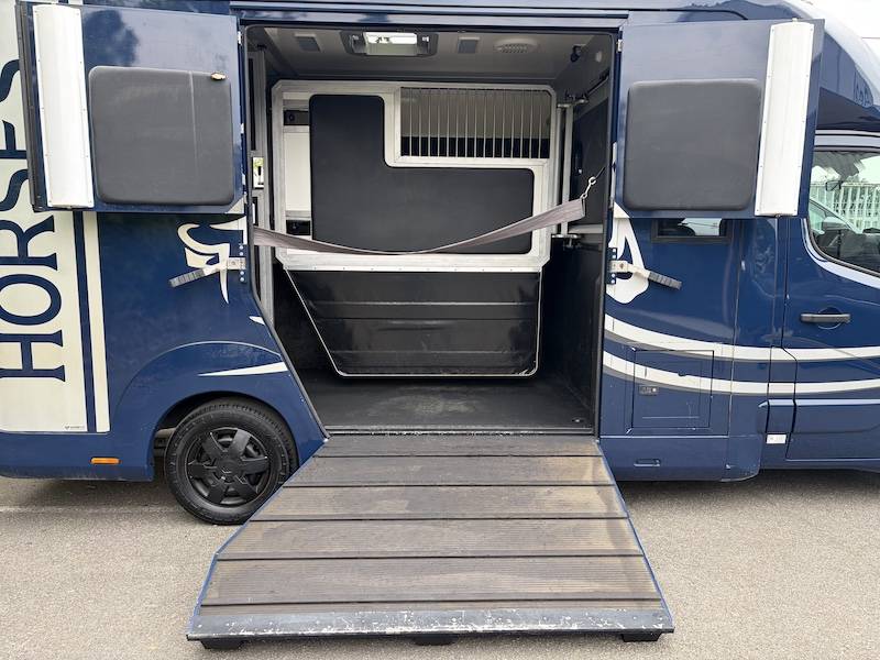 RENAULT MASTER III HORSEBOX STX