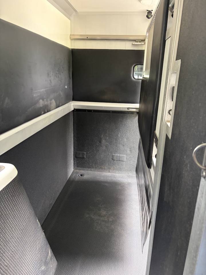 RENAULT MASTER III HORSEBOX STX