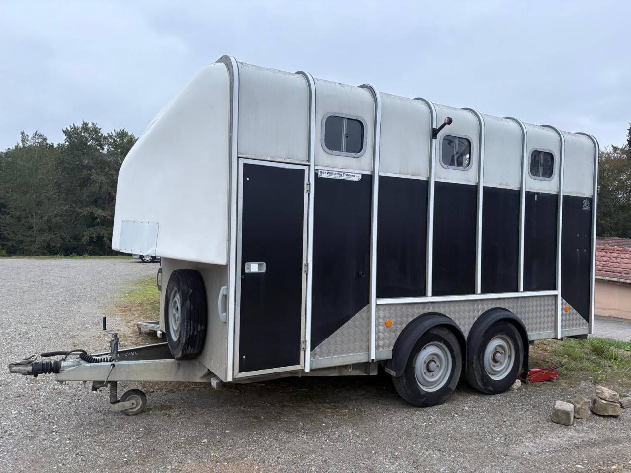 VAN OBLIQUE 4 PLACES IFOR WILLIAMS HB610-2019