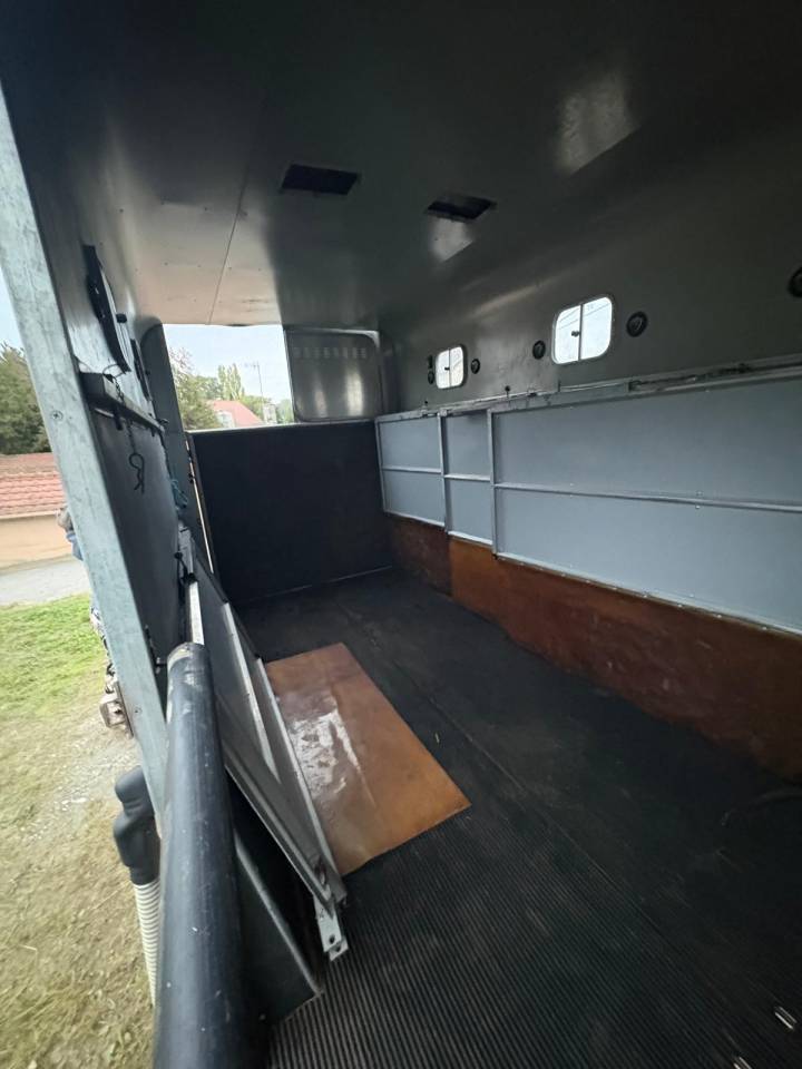 VAN OBLIQUE 4 PLACES IFOR WILLIAMS HB610-2019