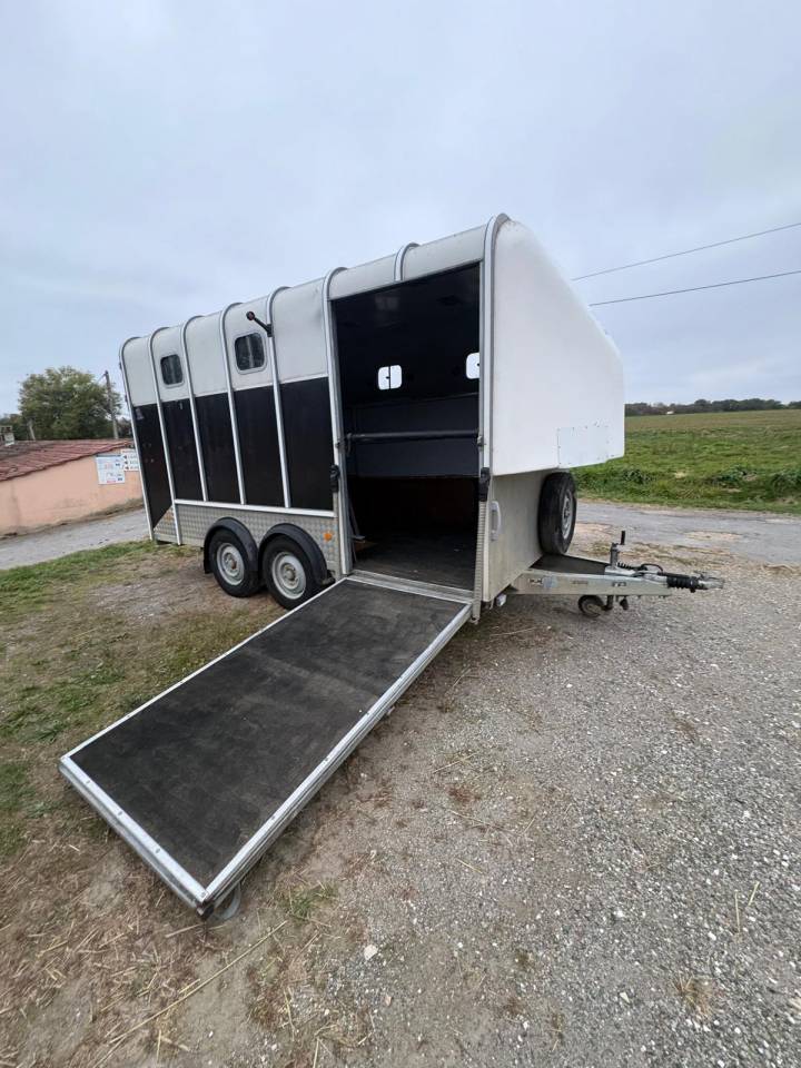 VAN OBLIQUE 4 PLACES IFOR WILLIAMS HB610-2019