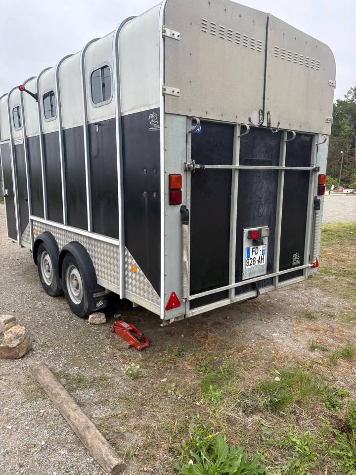 VAN OBLIQUE 4 PLACES IFOR WILLIAMS HB610-2019