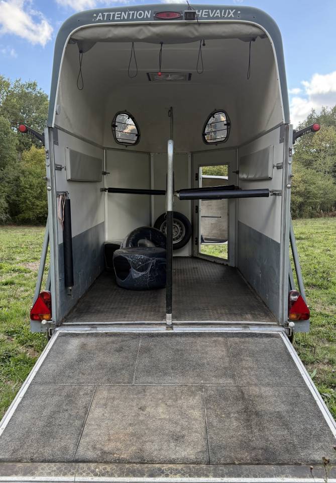 Van chevaux 2 places 