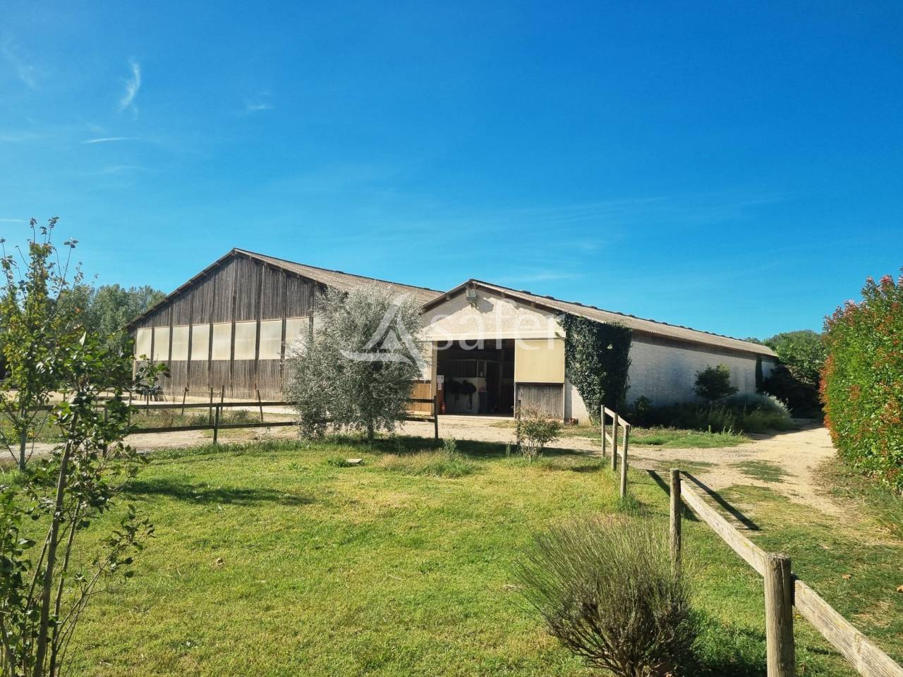 Centre &eacute;questre parfaitement fonctionnel sur quasiment 6 ha de