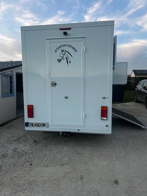 CAMION VL CHEVAUX