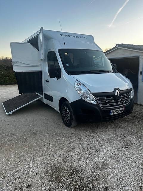 CAMION VL CHEVAUX