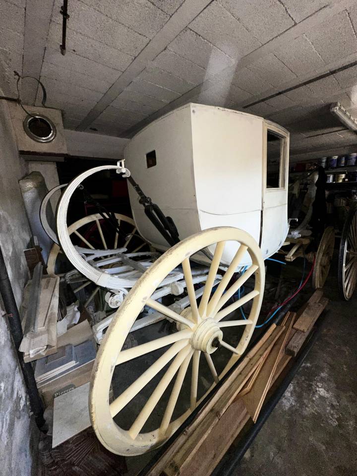 Pi&egrave;ce Royale &ndash; Rare Coup&eacute; de Gala BARKER LONDON
