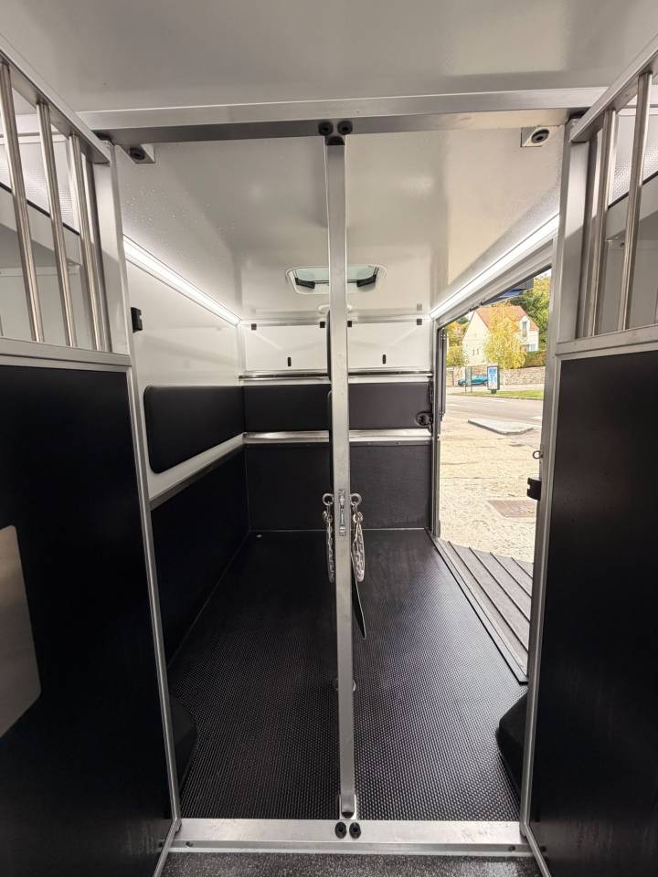 RENAULT MASTER 170Ch &ndash; 3places &ndash; GRANDE SELLERIE - KRISMAR STALLE &ndash; NEUF