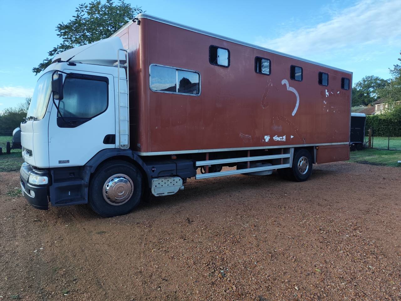 Camion chevaux 7 places 