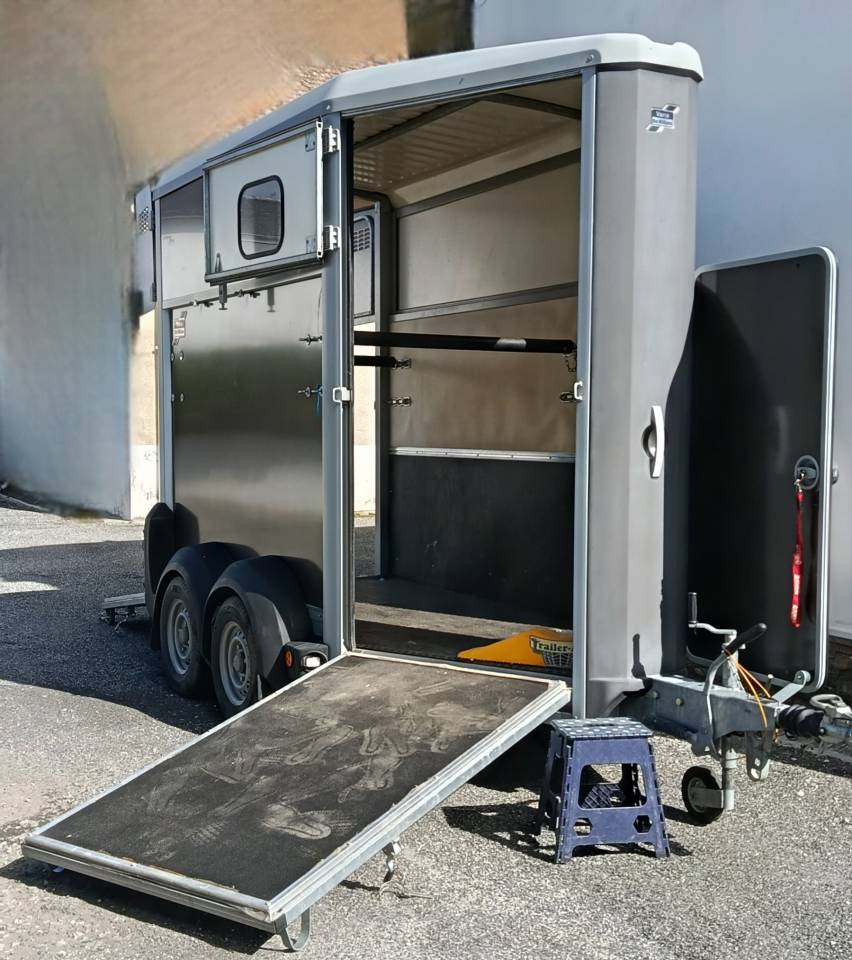 Van 1.5 places IFOR WILLIAMS HB403