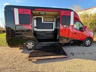 Renault Master STX 2020 &mdash; 2 chevaux &mdash; 5 places 170CV