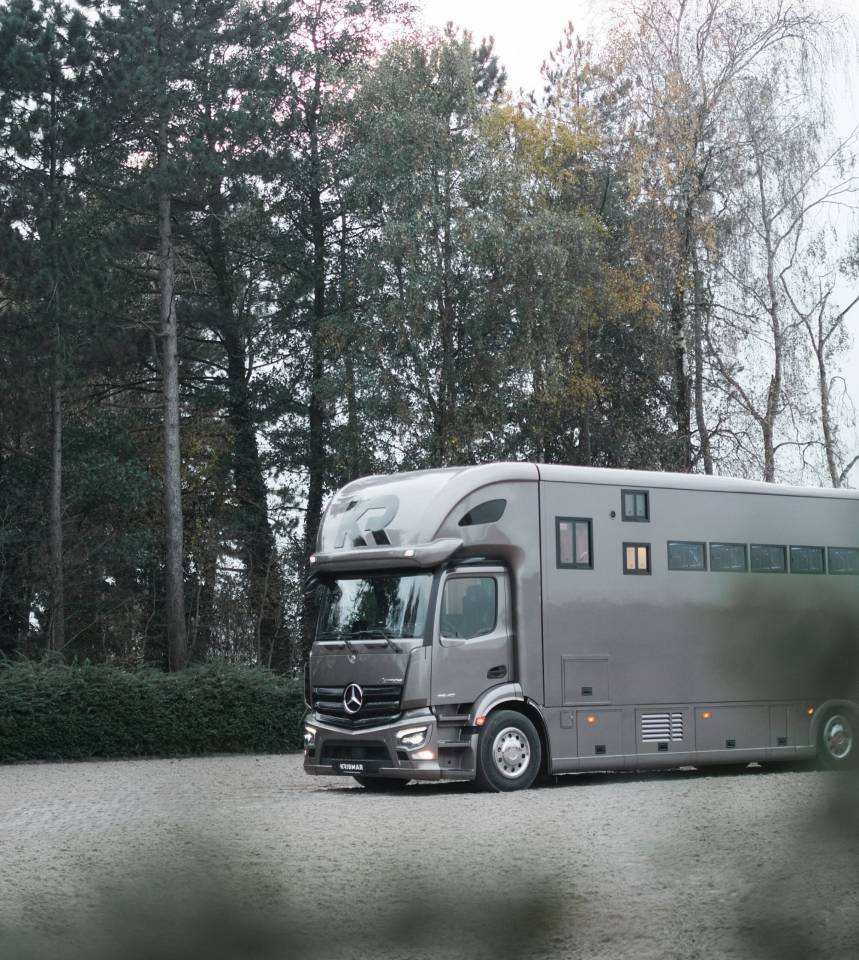 Camion poids lourds Krismar 9 chevaux stalles