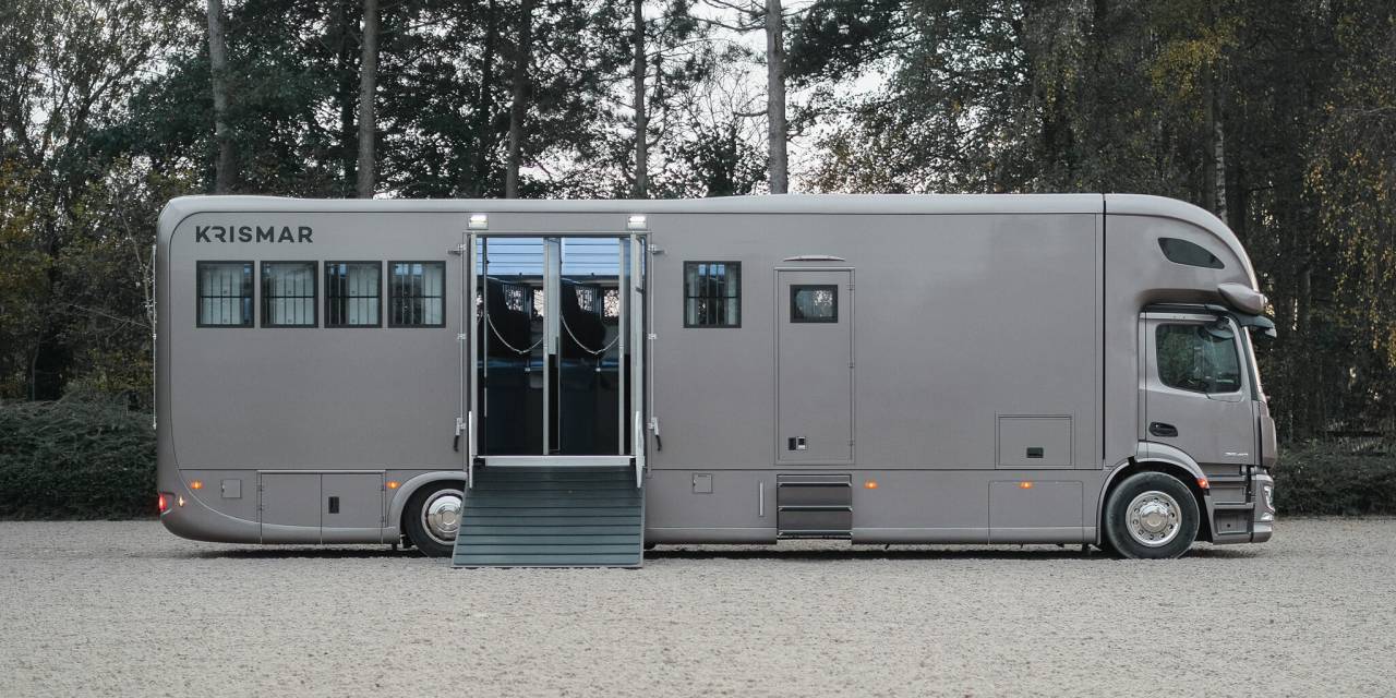 Camion poids lourds Krismar 9 chevaux stalles