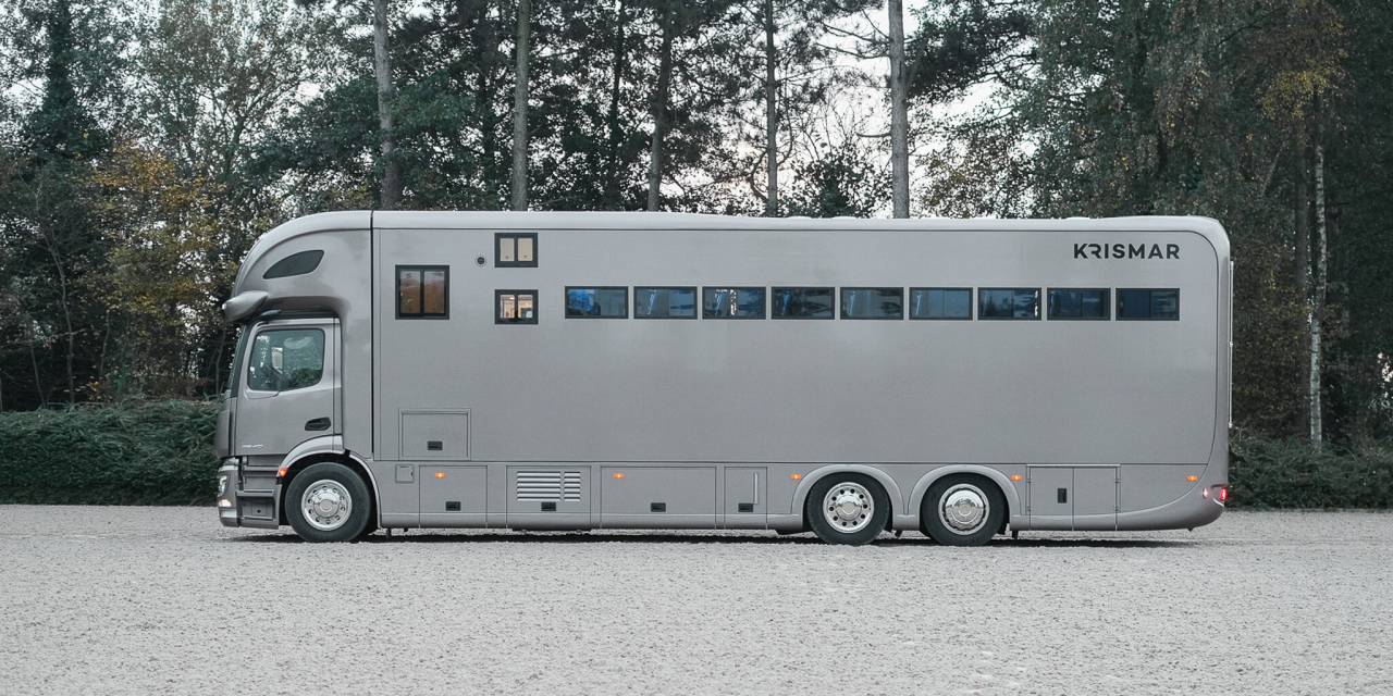 Camion poids lourds Krismar 9 chevaux stalles