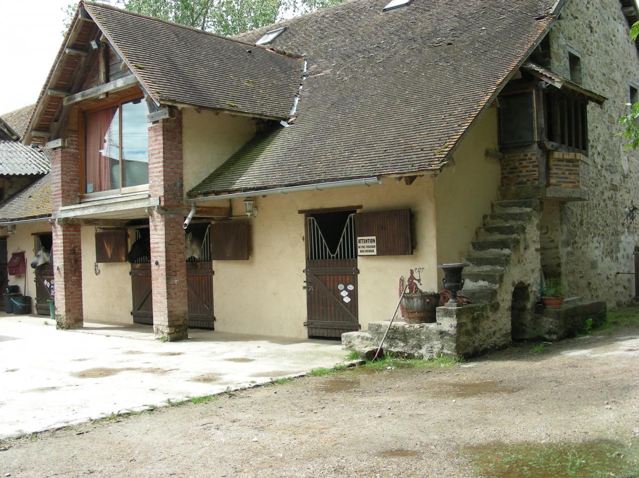 Ecuries de Propriétaires dans cadre d'exception (77)