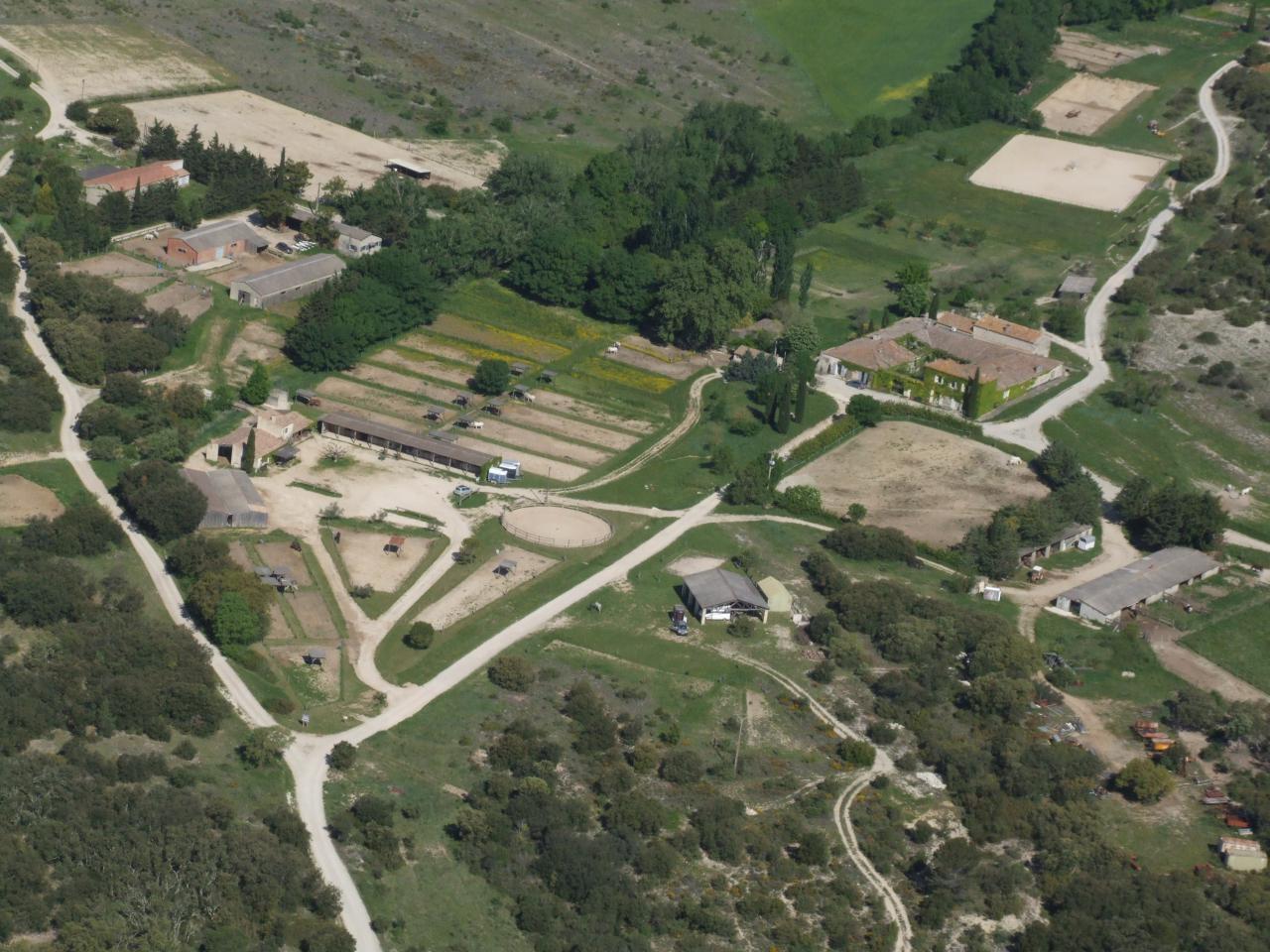 Ecurie de propri&eacute;taires &agrave; 10 mn du CV de N&icirc;mes 