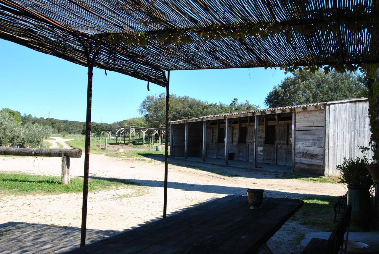 Ecurie de propri&eacute;taires &agrave; 10 mn du CV de N&icirc;mes 