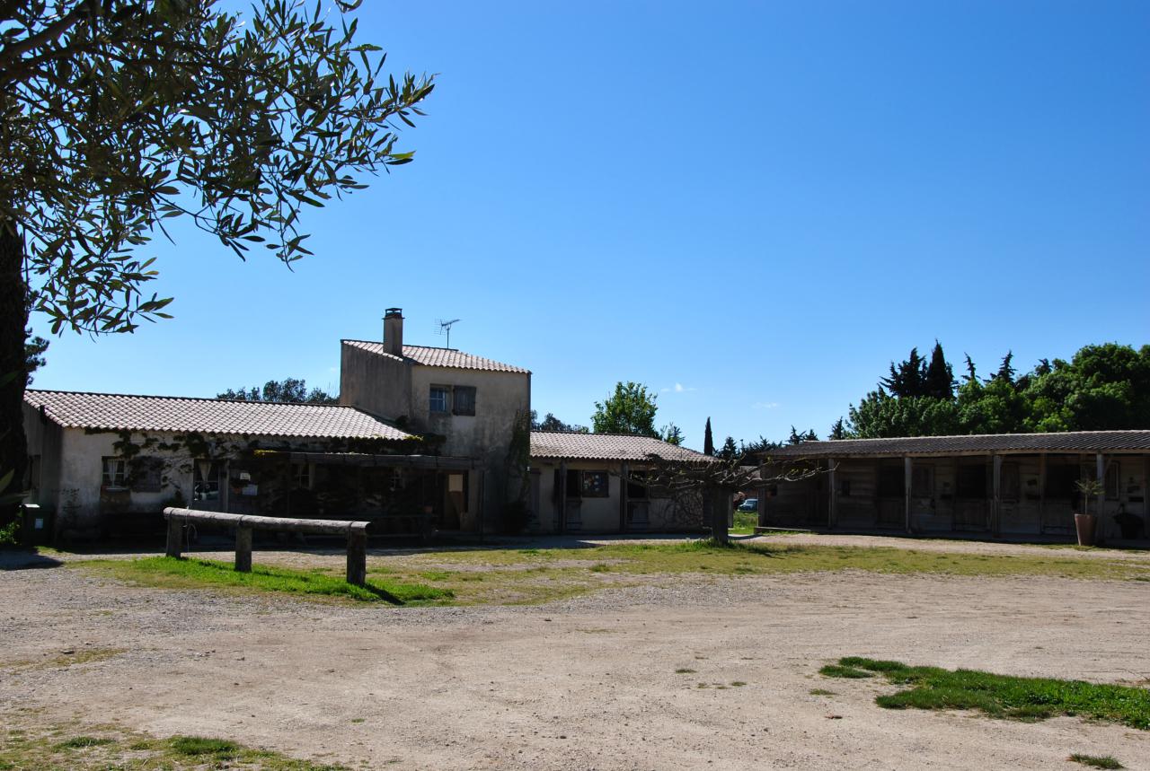 Ecurie de propri&eacute;taires &agrave; 10 mn du CV de N&icirc;mes 