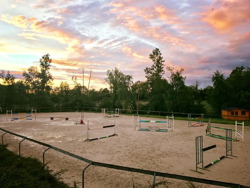 Ecurie privée 40 min de Lyon - cadre exceptionnel