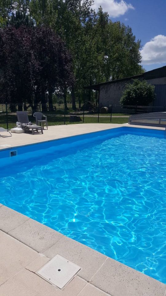 G&icirc;te P&eacute;rigord dans un &eacute;levage de Frisons