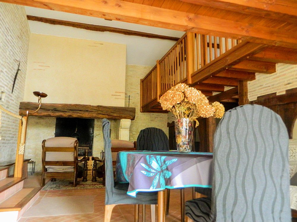 G&icirc;te P&eacute;rigord dans un &eacute;levage de Frisons