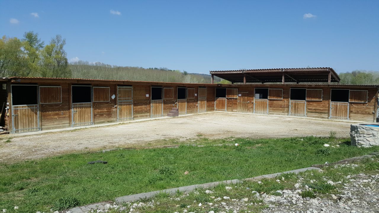 Gîte équestre 130m2 8 personnes au cœur du Lubéron