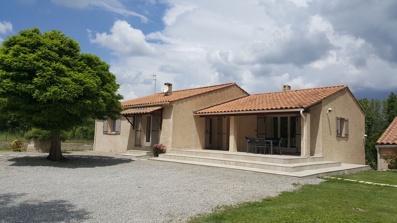 Gîte équestre 130m2 8 personnes au cœur du Lubéron