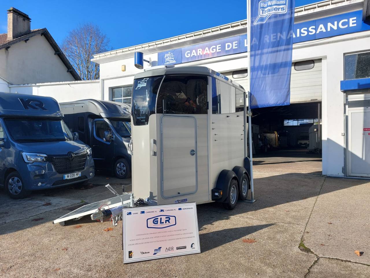 VAN IFOR WILLIAMS NEUF – HBX 403 –  1.5 PLACES