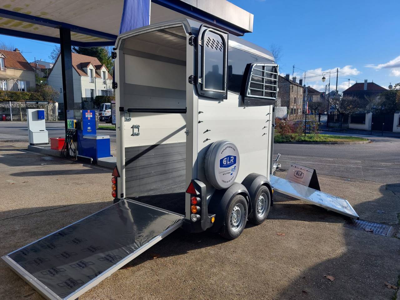 VAN IFOR WILLIAMS NEUF – HBX 403 –  1.5 PLACES