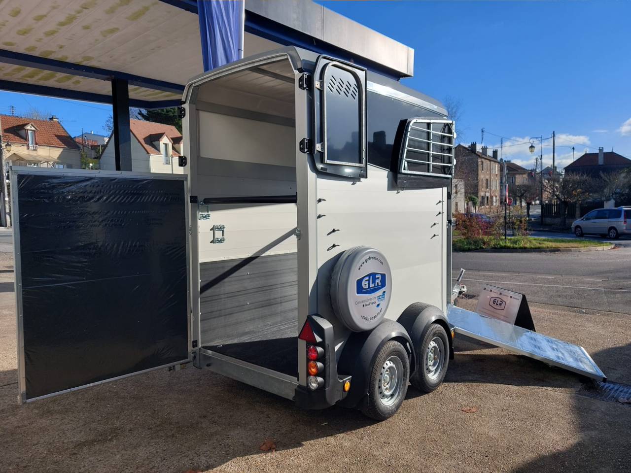 VAN IFOR WILLIAMS NEUF – HBX 403 –  1.5 PLACES