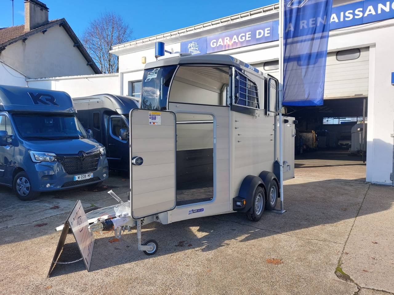 VAN IFOR WILLIAMS NEUF – HBX 403 –  1.5 PLACES