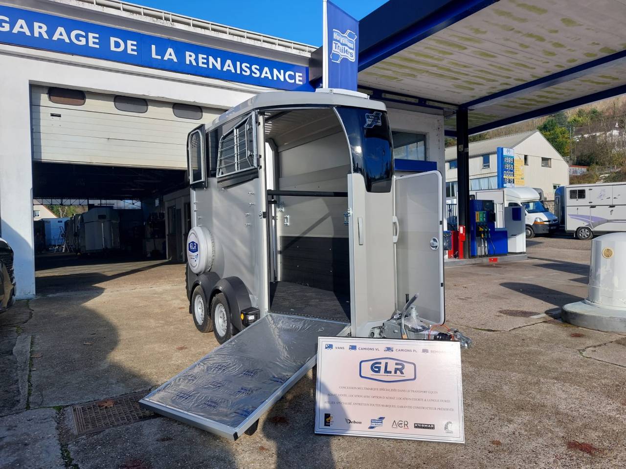 VAN IFOR WILLIAMS NEUF – HBX 403 –  1.5 PLACES