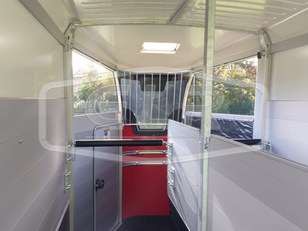 VAN IFOR WILLIAMS NEUF  – HBX 511 –  2 PLACES GRAND CHEVAUX